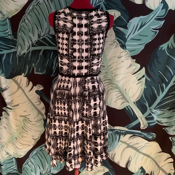 Fit and flare modern plaid dress - Picture 4 of 7